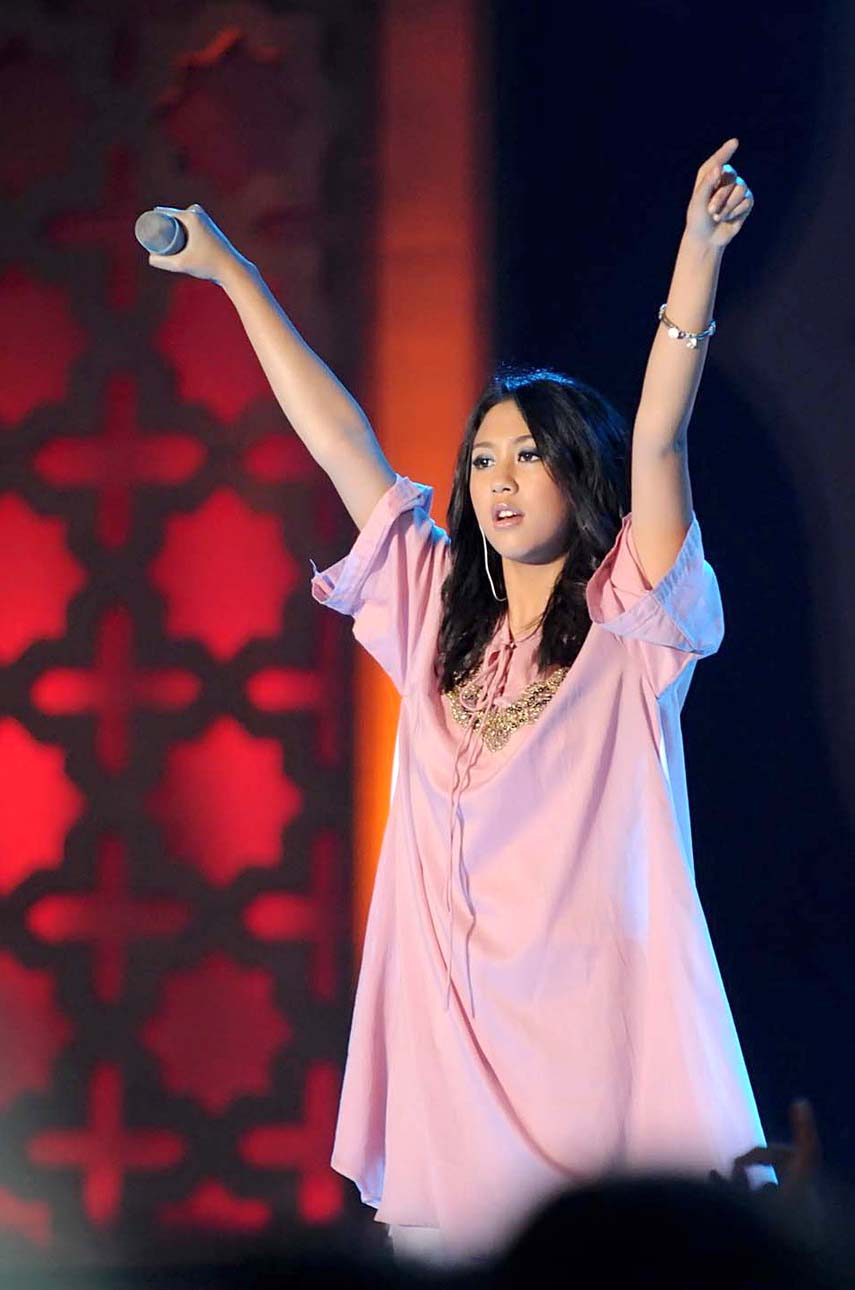 Download Lagu Sherina Munaf - Simfoni Hitam Mp3